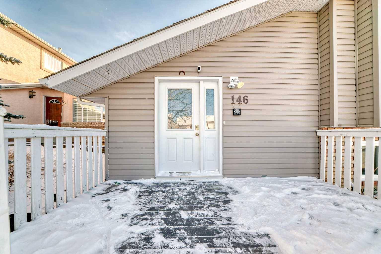 Airdrie, AB T4B 2H5,146 Elizabeth WAY SE