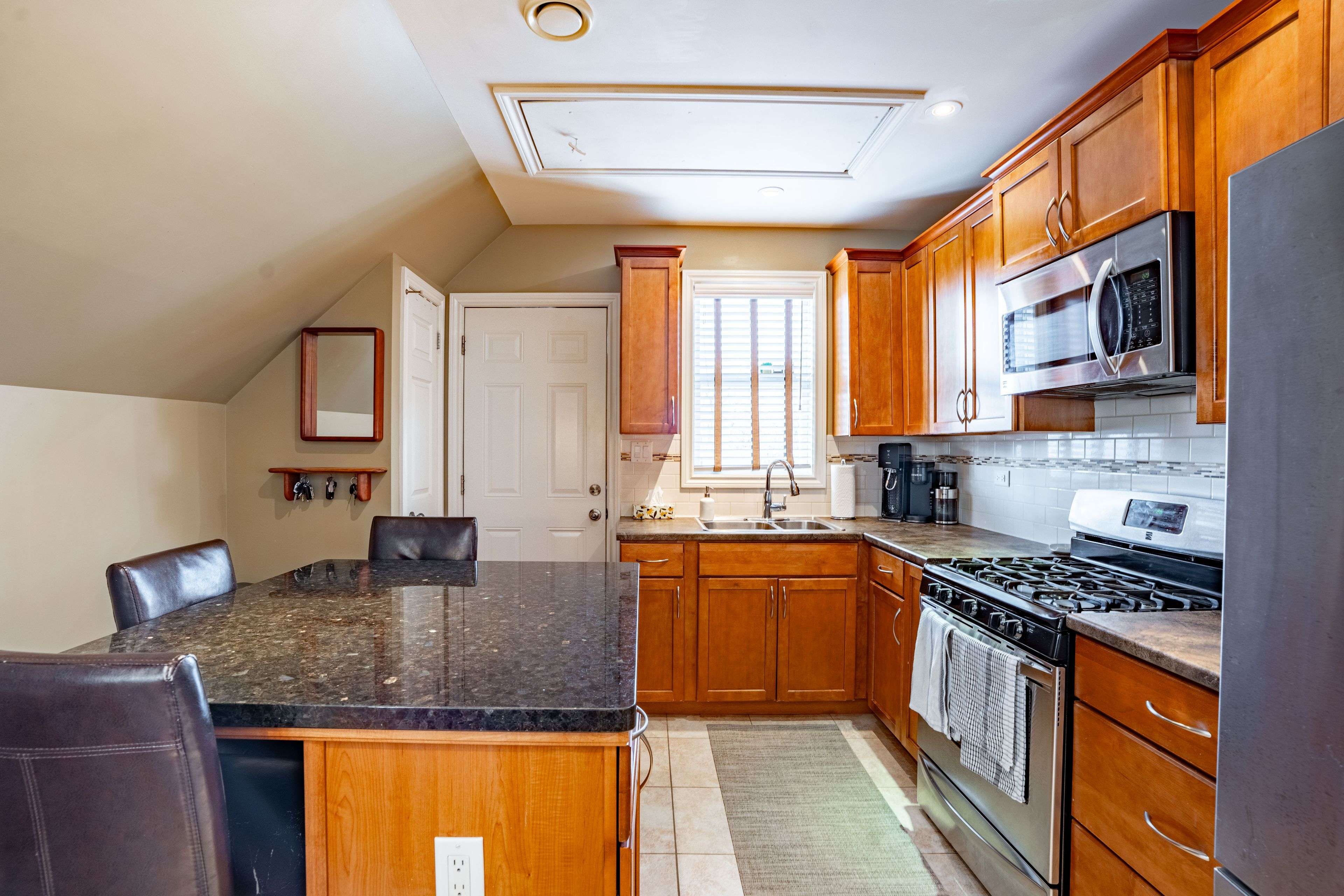 Hamilton, ON L8V 3R6,6 32nd ST E