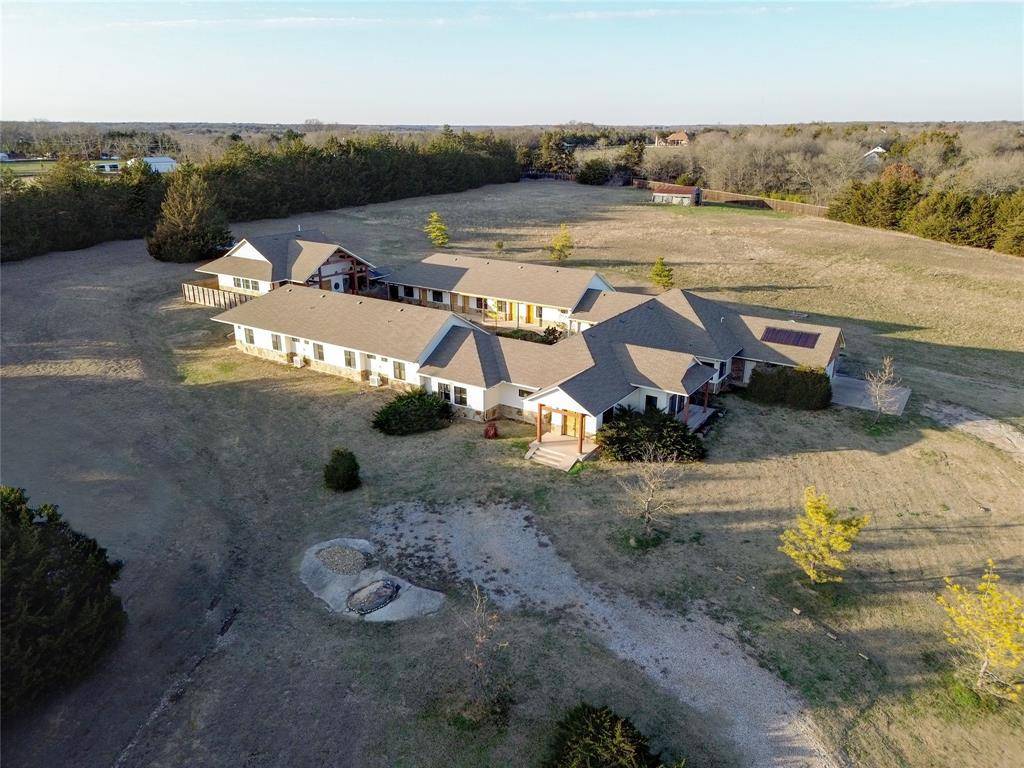 Whitewright, TX 75491,172 Burks Dr