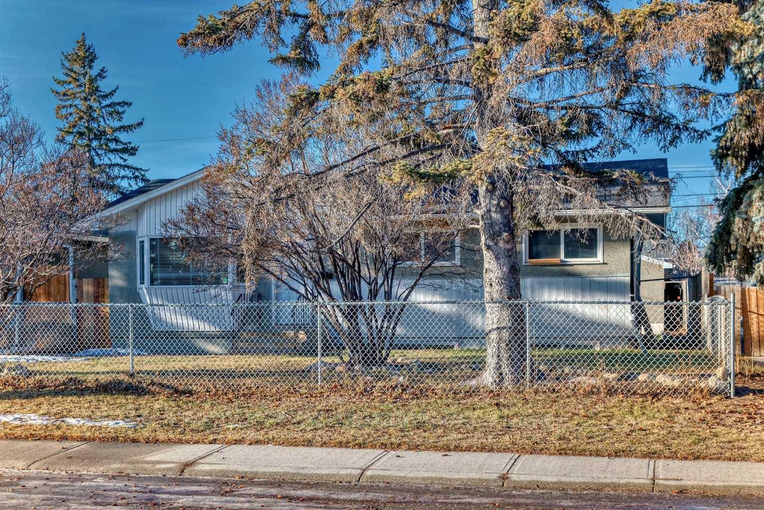 Calgary, AB T2B 1J8,2015 45 ST SE