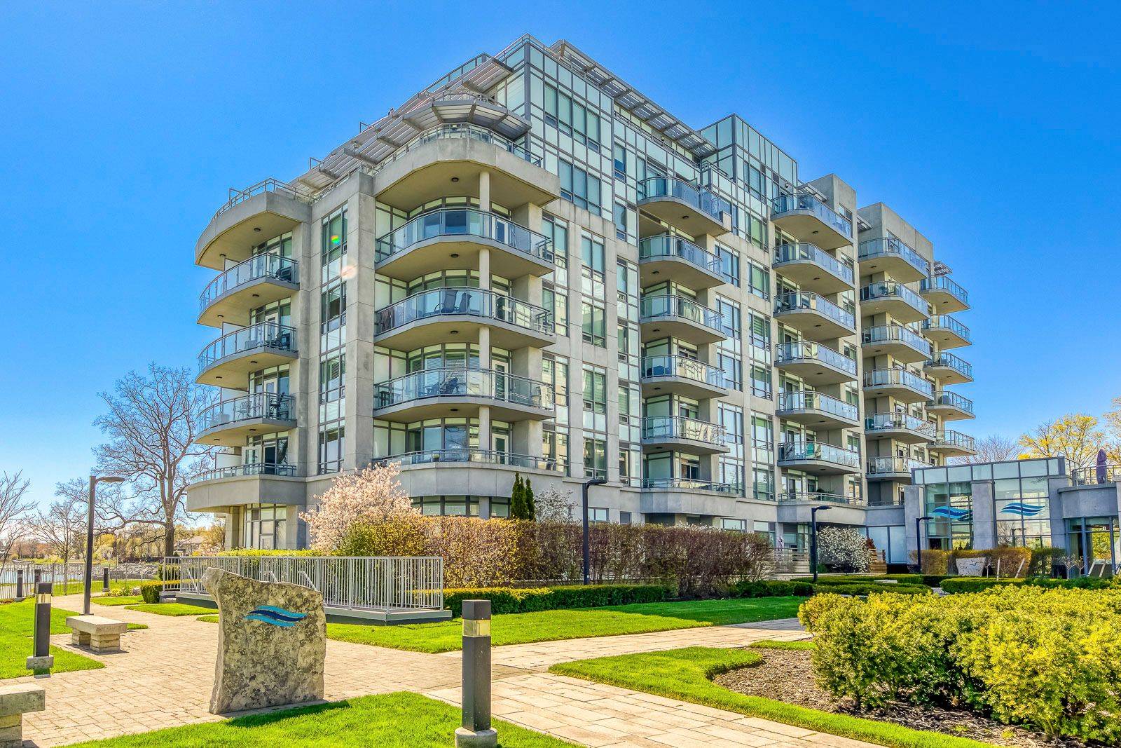 Oakville, ON L6L 0B4,3500 Lakeshore RD #725