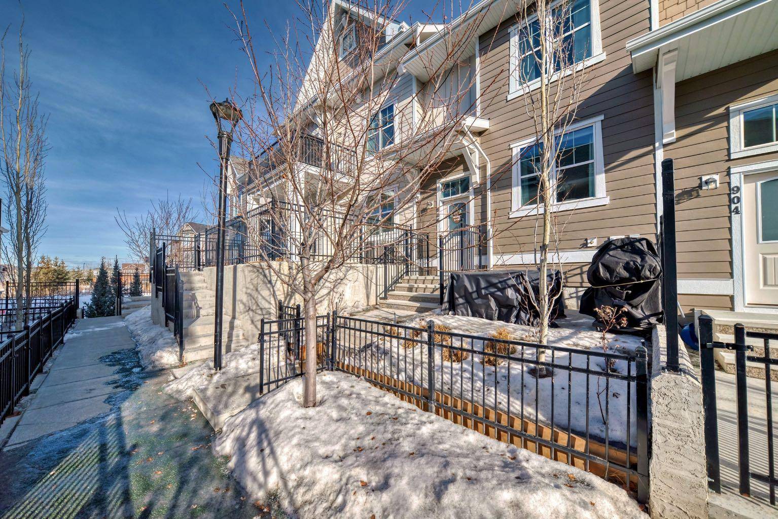 Calgary, AB T3M 2v5,906 Cranbrook WALK SE