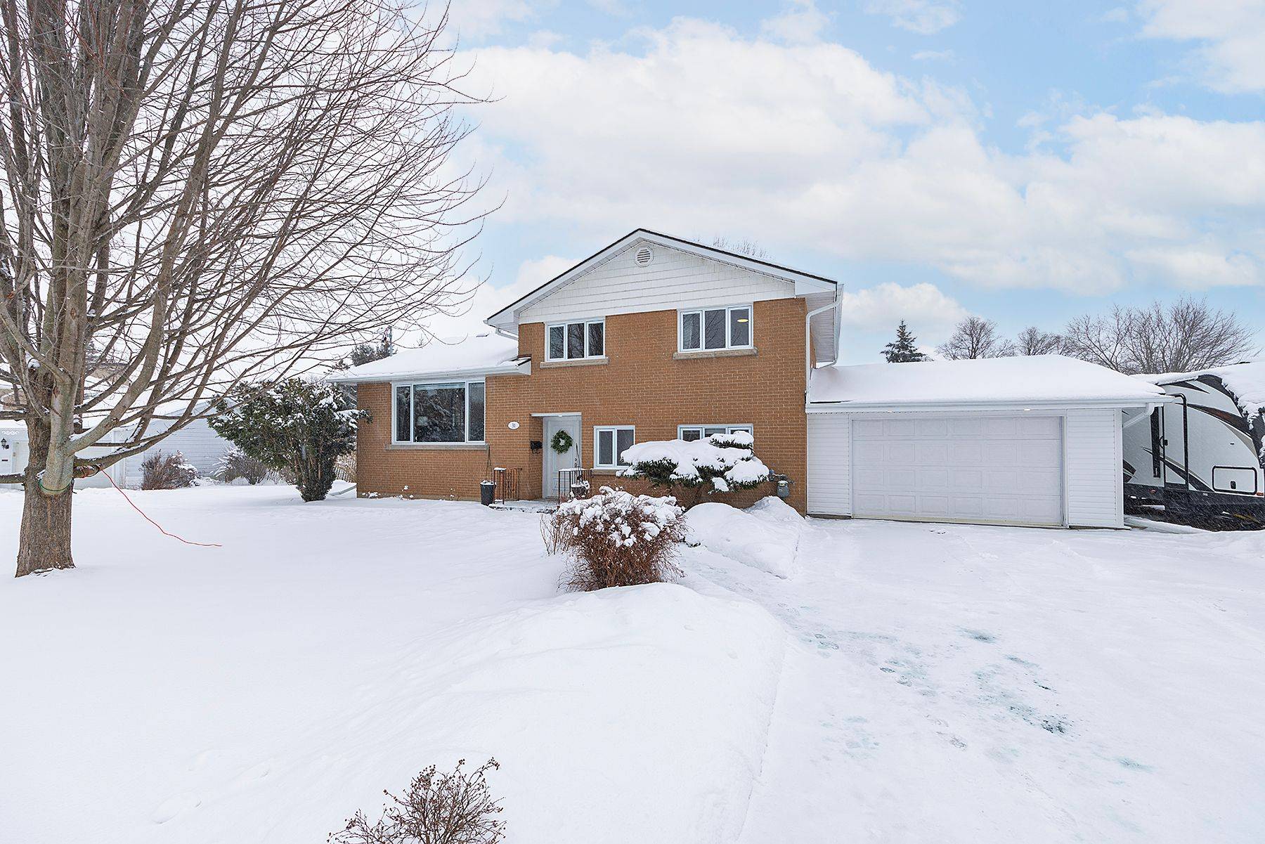 Loyalist, ON K7N 1B1,31 Manitou CRES E