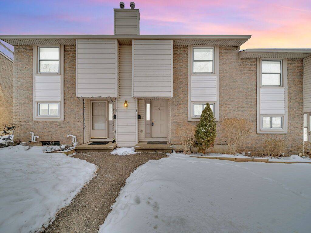 Kitchener, ON N2A 2T2,11 Grand River BLVD #21