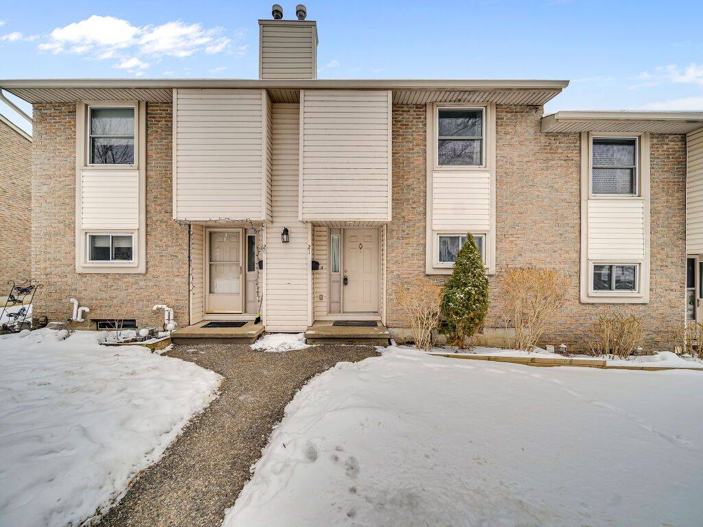 Kitchener, ON N2A 2T2,11 Grand River BLVD #21