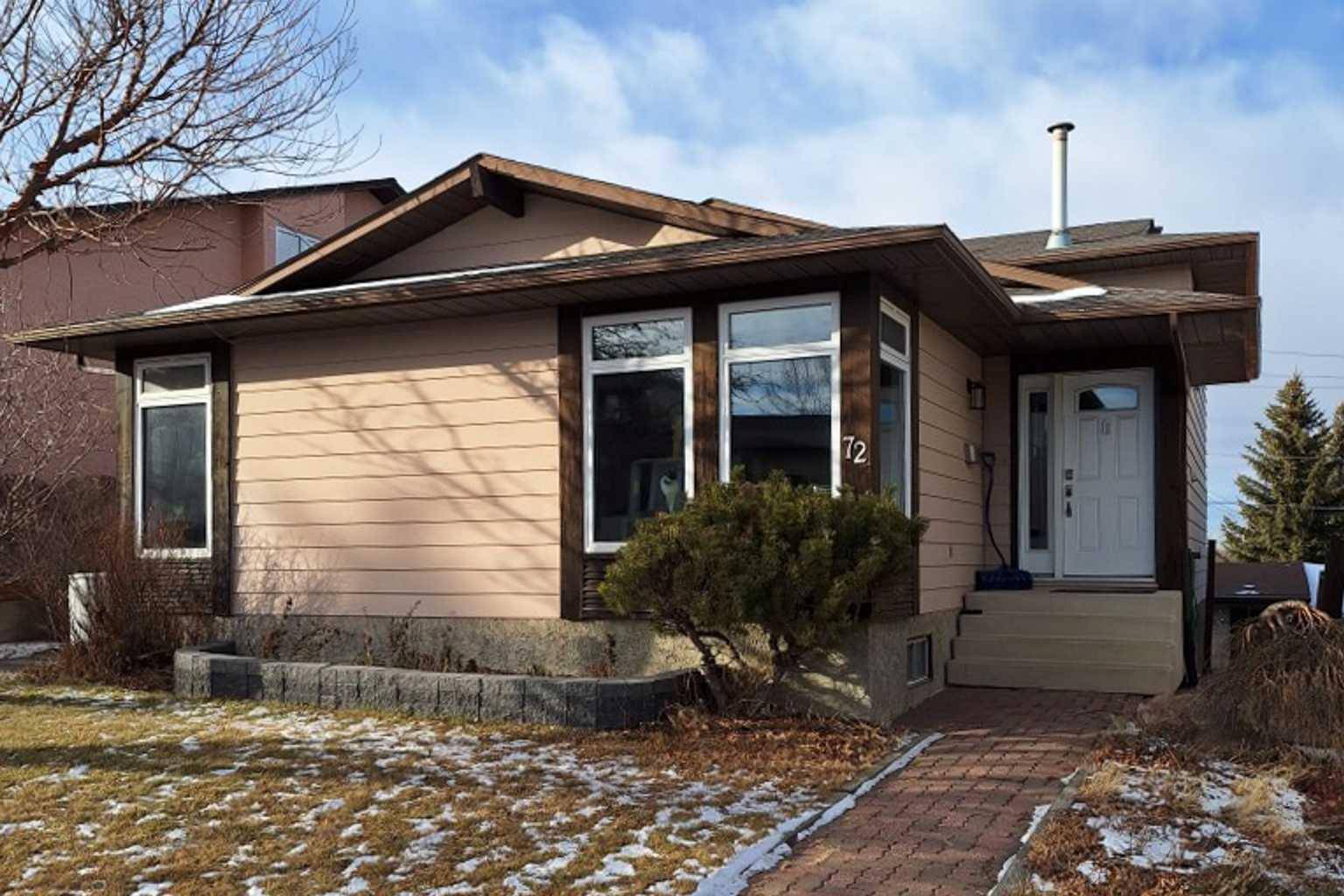 Calgary, AB T3K 1x1,72 Beaconsfield WAY NW