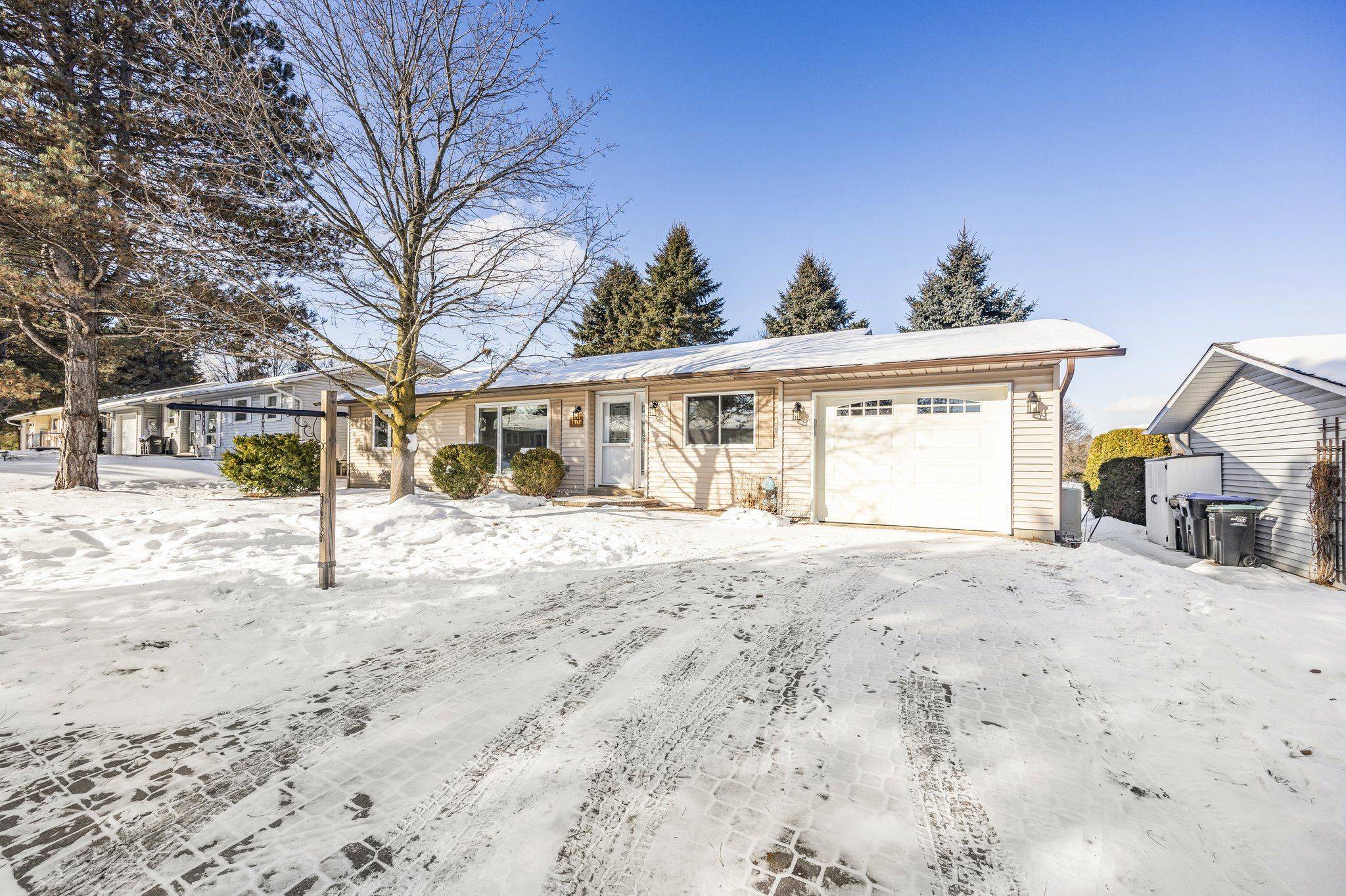 New Tecumseth, ON L0G 1W0,116 Tecumseth Pines DR