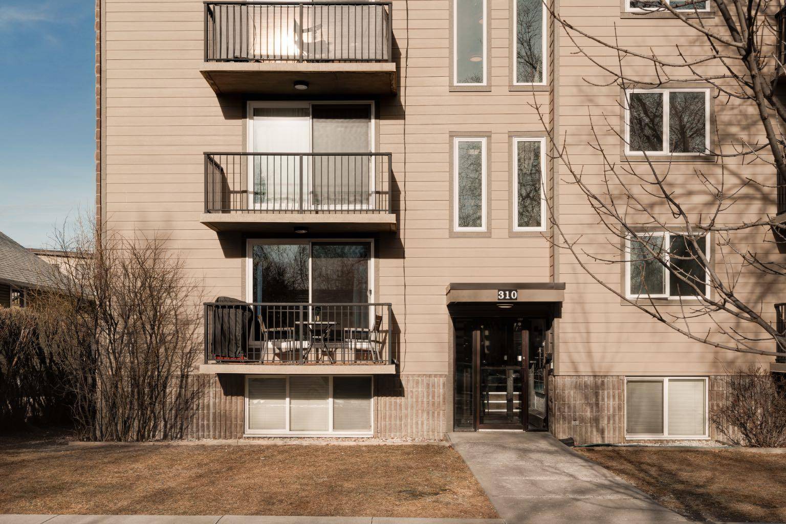 Calgary, AB T2E 0J3,310 4 AVE NE #403