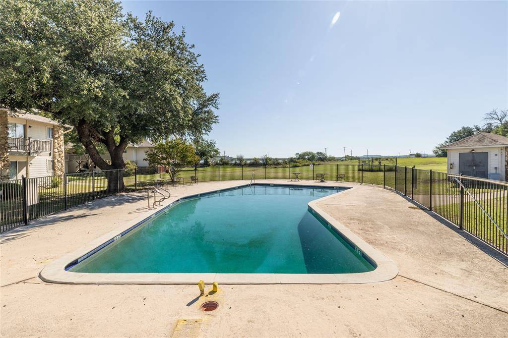 Runaway Bay, TX 76426,104 Harbor Drive #111