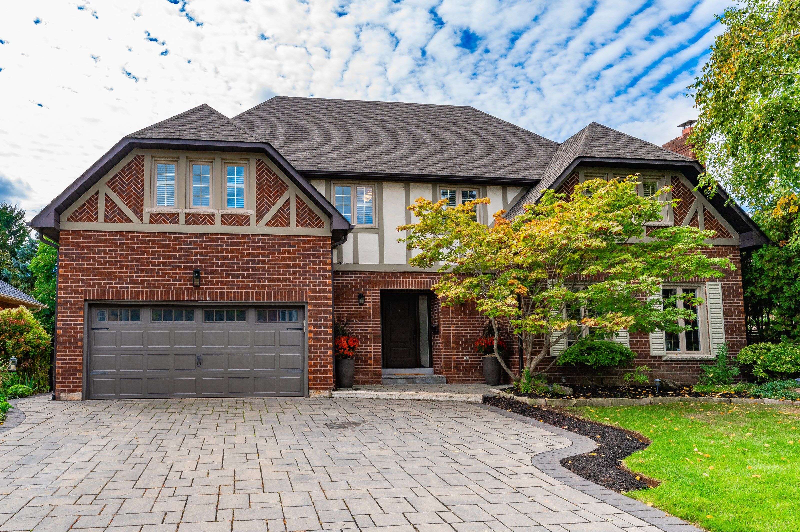 Oakville, ON L6M 2M9,1340 Greeneagle DR