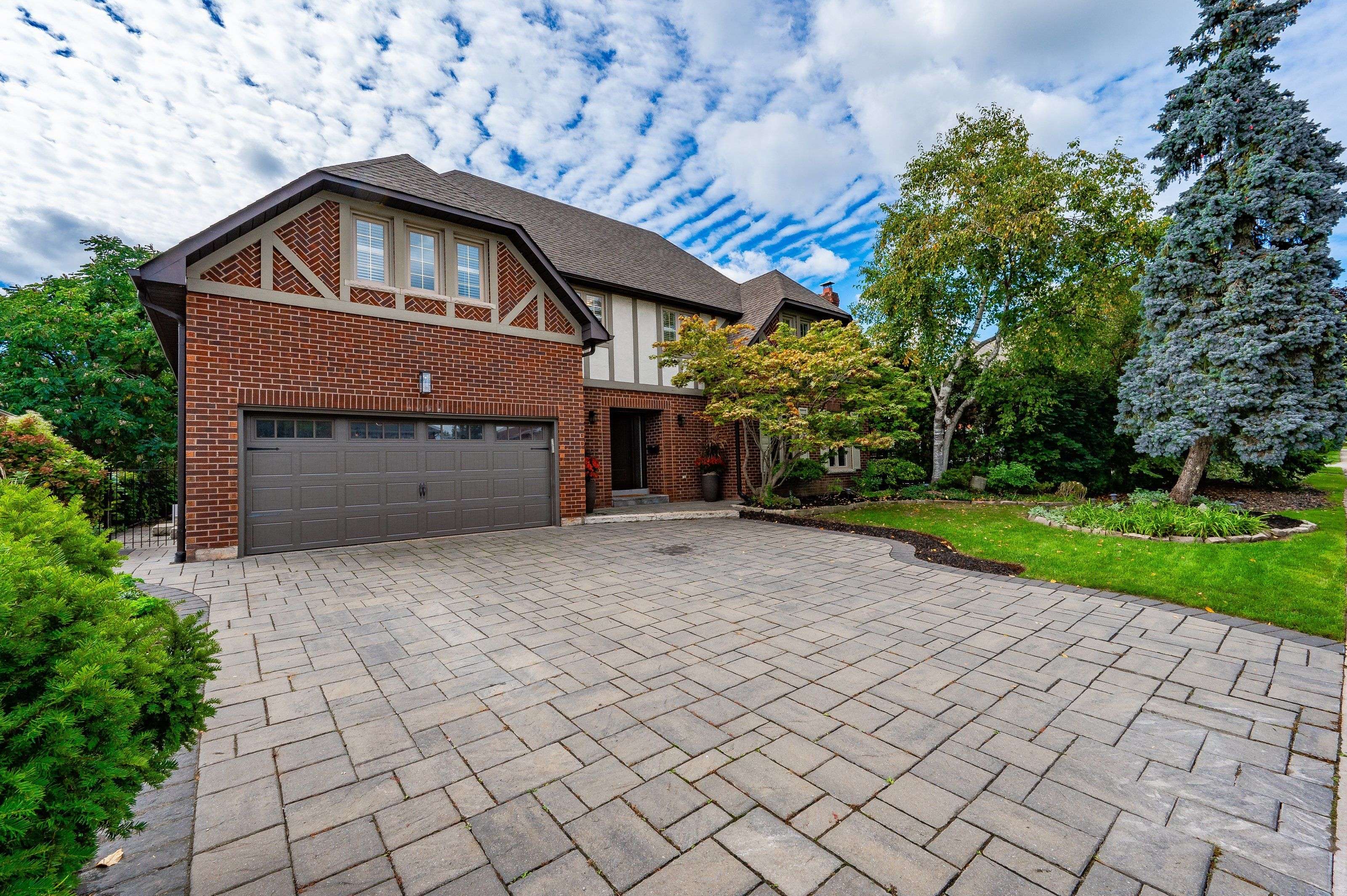 Oakville, ON L6M 2M9,1340 Greeneagle DR