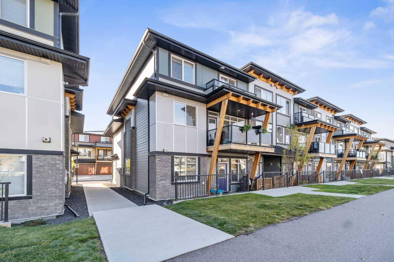 Calgary, AB T3M 3A7,4327 Seton DR SE