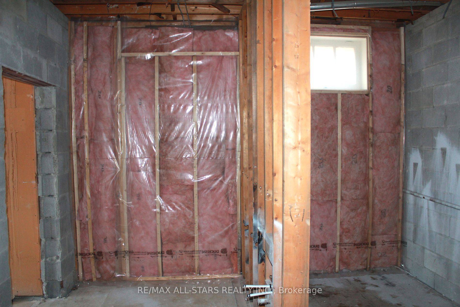 Georgina, ON L4P 2H6,183 Simcoe AVE #2