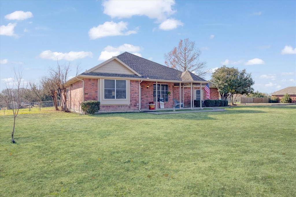 Van Alstyne, TX 75495,318 Meadowview Circle