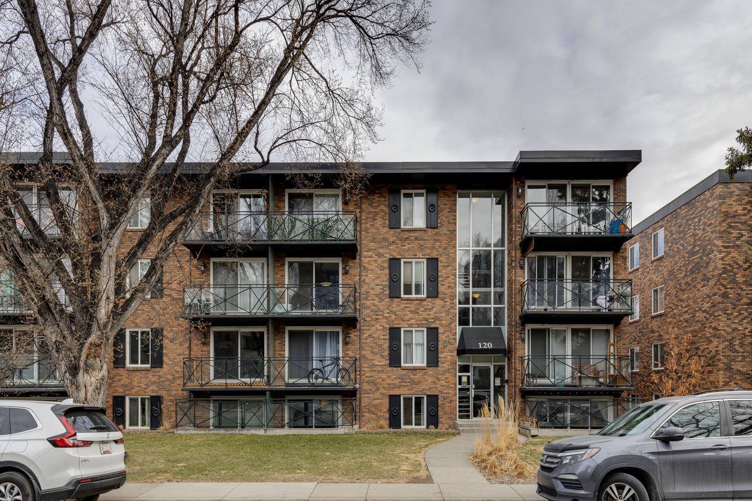 Calgary, AB T2S 0J9,120 24 AVE SW #102