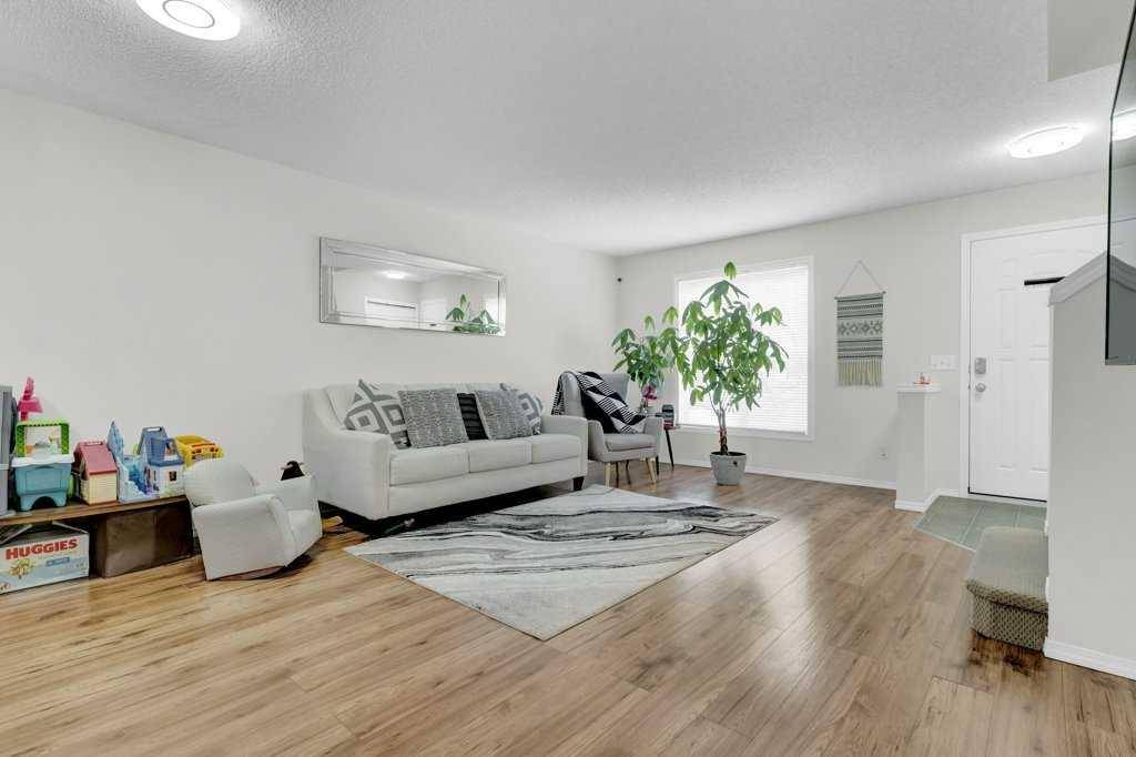 Calgary, AB T3L 3C3,321 Toscana GDNS NW