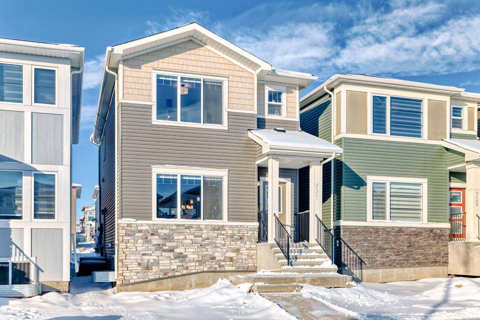 Airdrie, AB T4B 5M5,735 Bayview HL SW