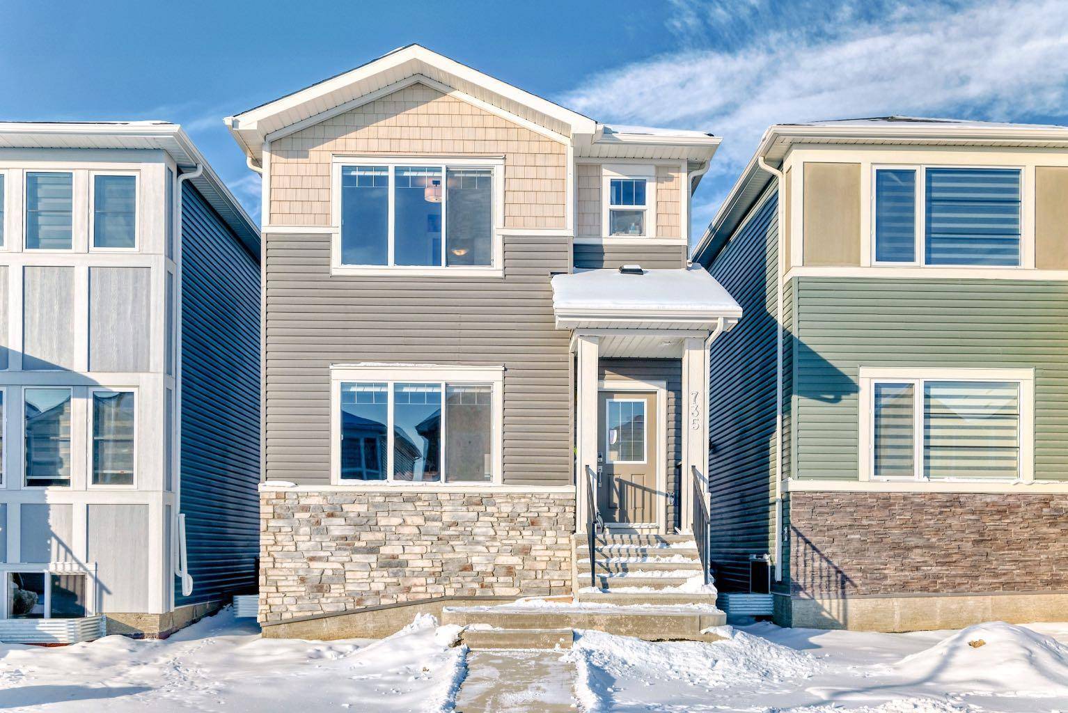 Airdrie, AB T4B 5M5,735 Bayview HL SW