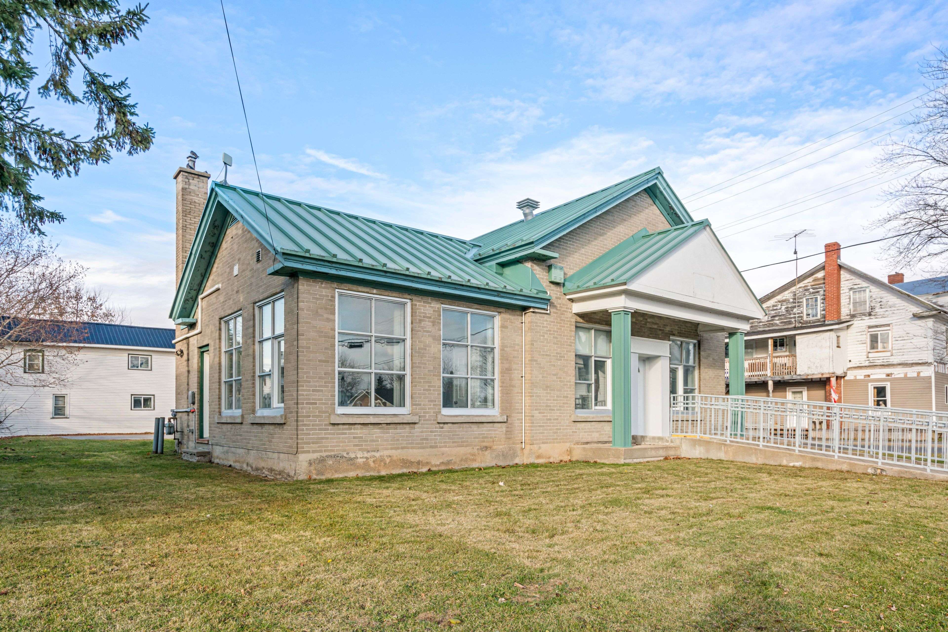 North Glengarry, ON K0C 1A0,63 Kenyon ST W