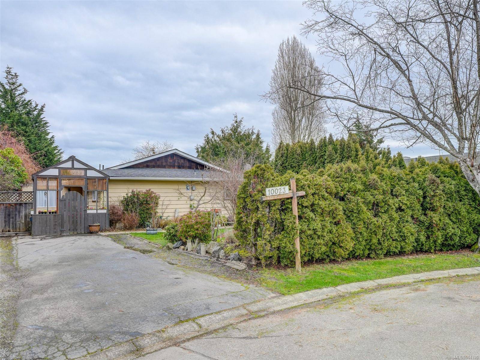 Sidney, BC V8L 4G3,10023 Buddleia Pl