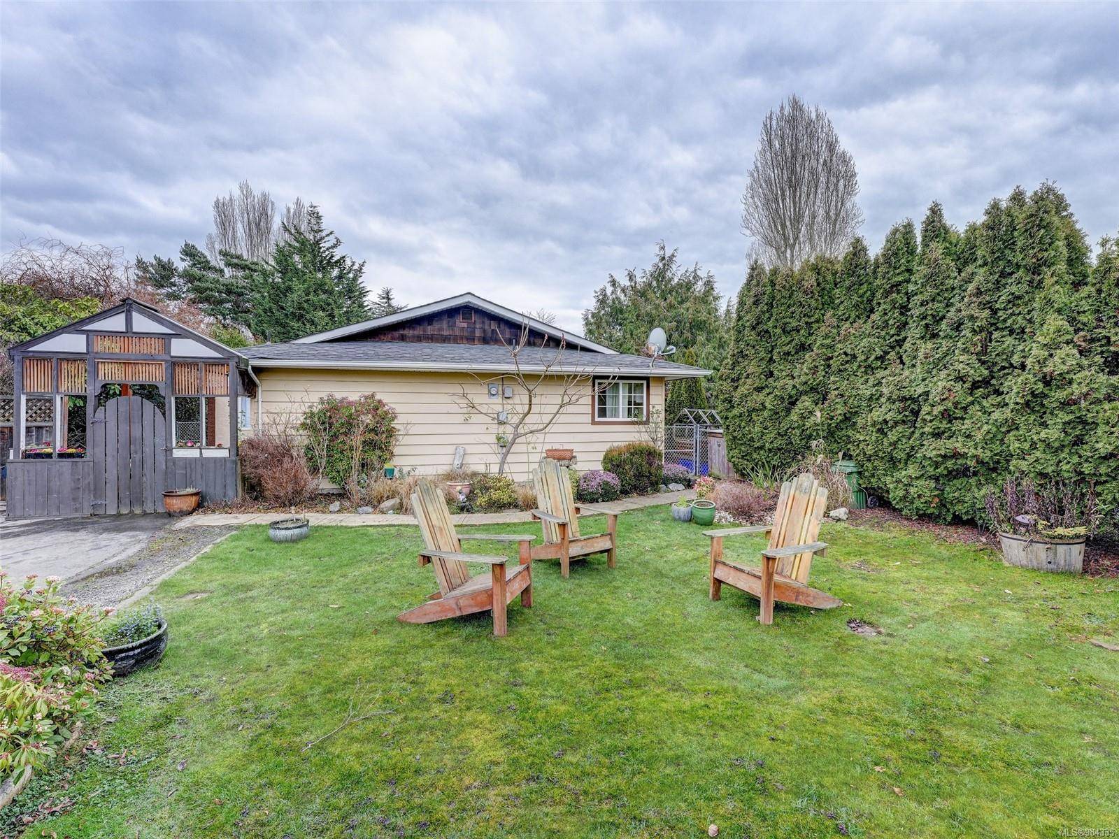 Sidney, BC V8L 4G3,10023 Buddleia Pl