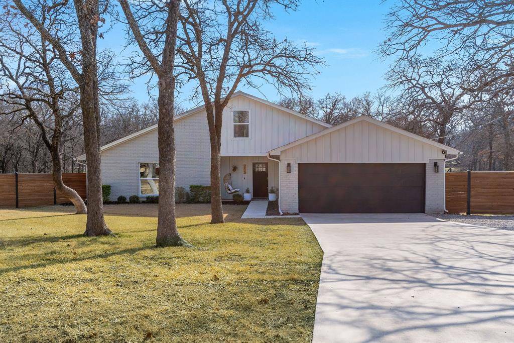 Burleson, TX 76028,215 Bob White Court