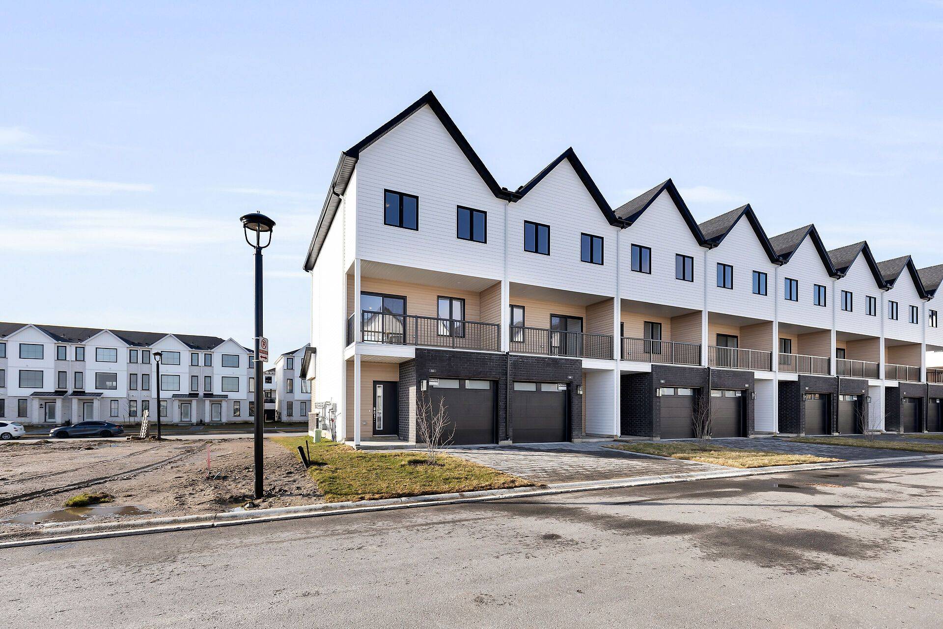 London, ON N6G 3P2,1595 Capri CRES #80