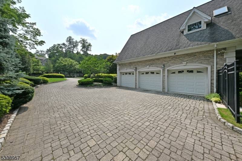 Mahwah Twp., NJ 07430,10 Finn Ct