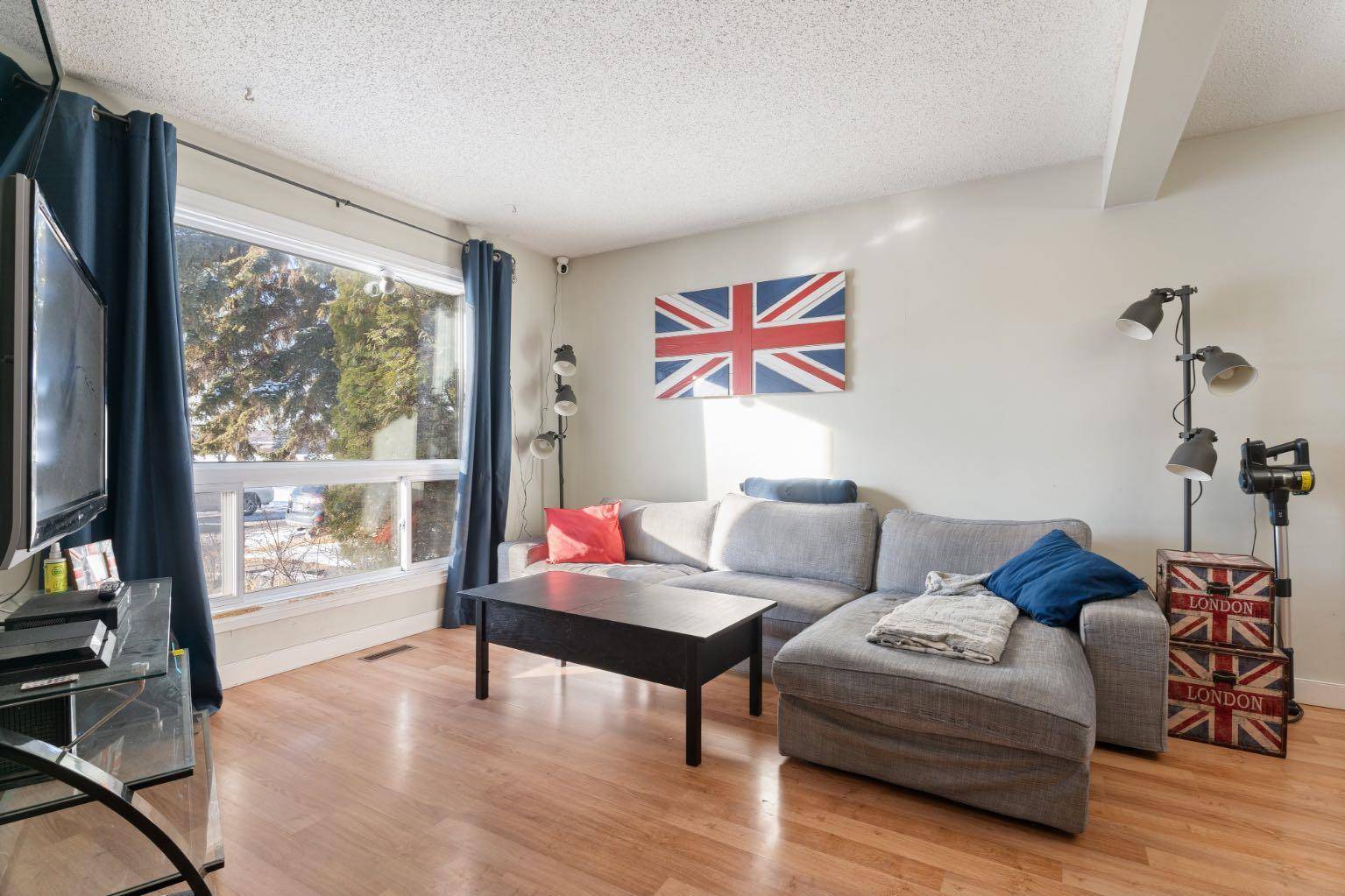 Calgary, AB T2A6H7,92 Abergale WAY NE