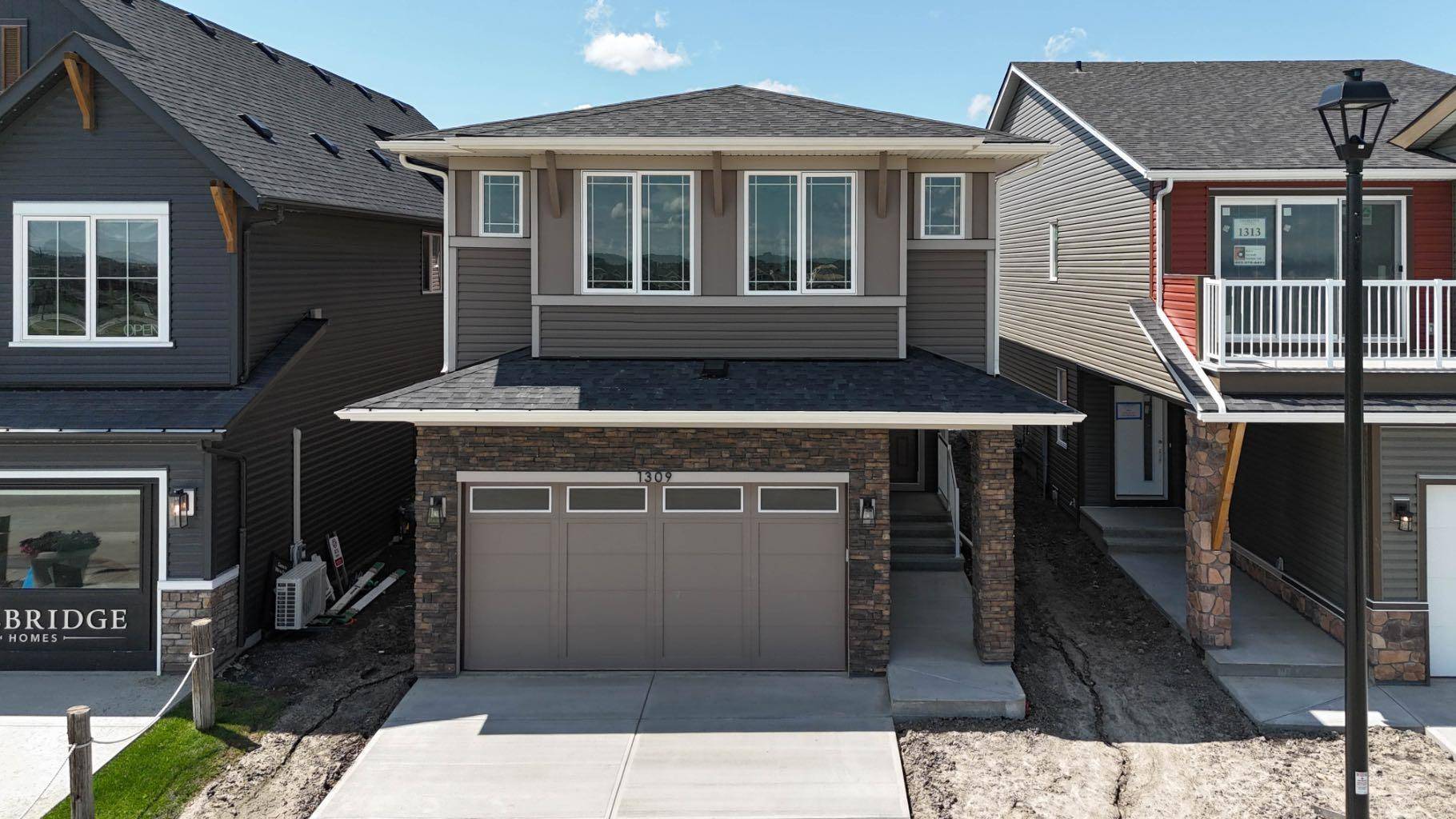 Airdrie, AB T4B 5K2,1309 Bayview PT SW