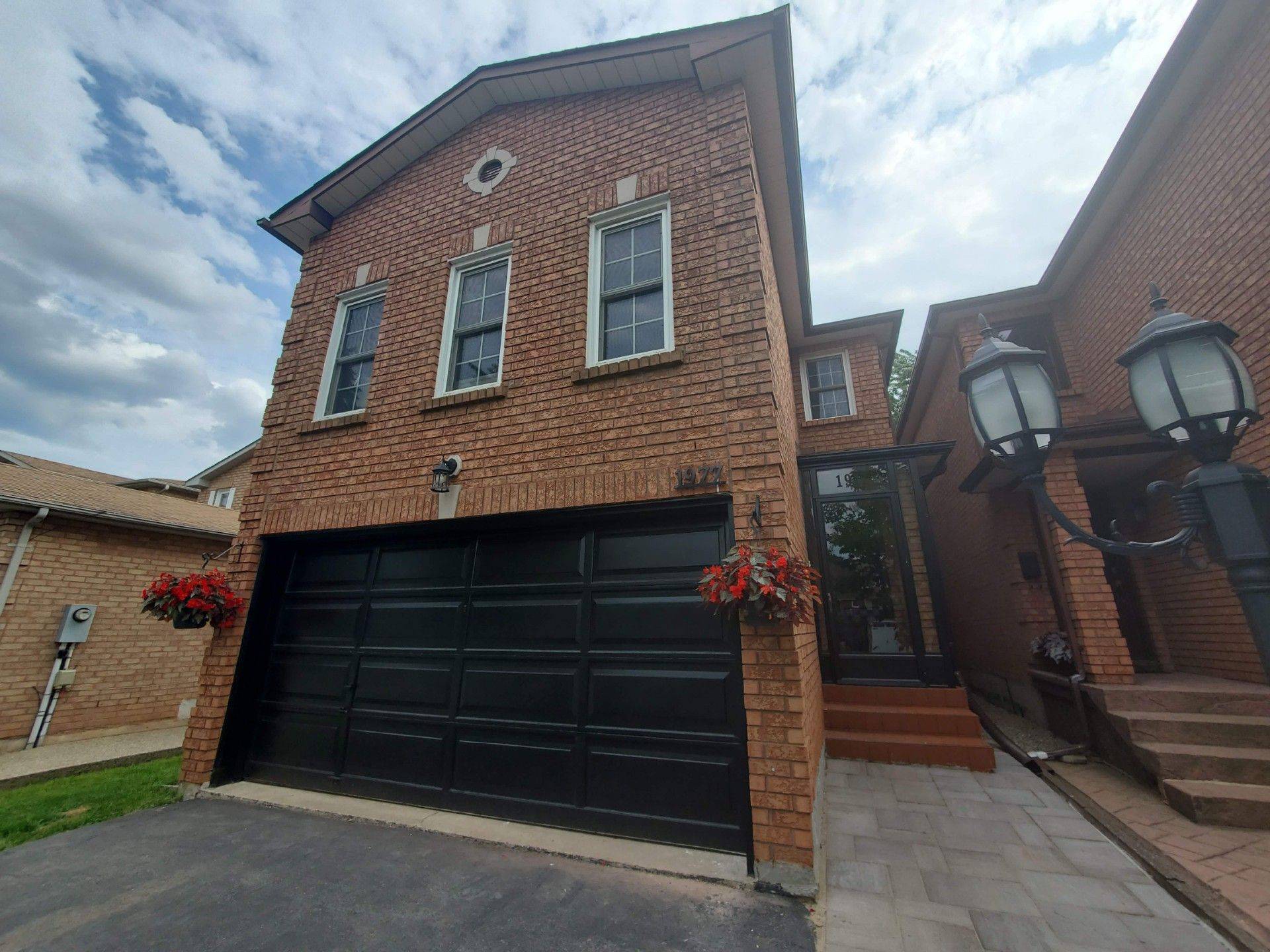 1977 Glenada CRES, Oakville, ON L6H 4M7