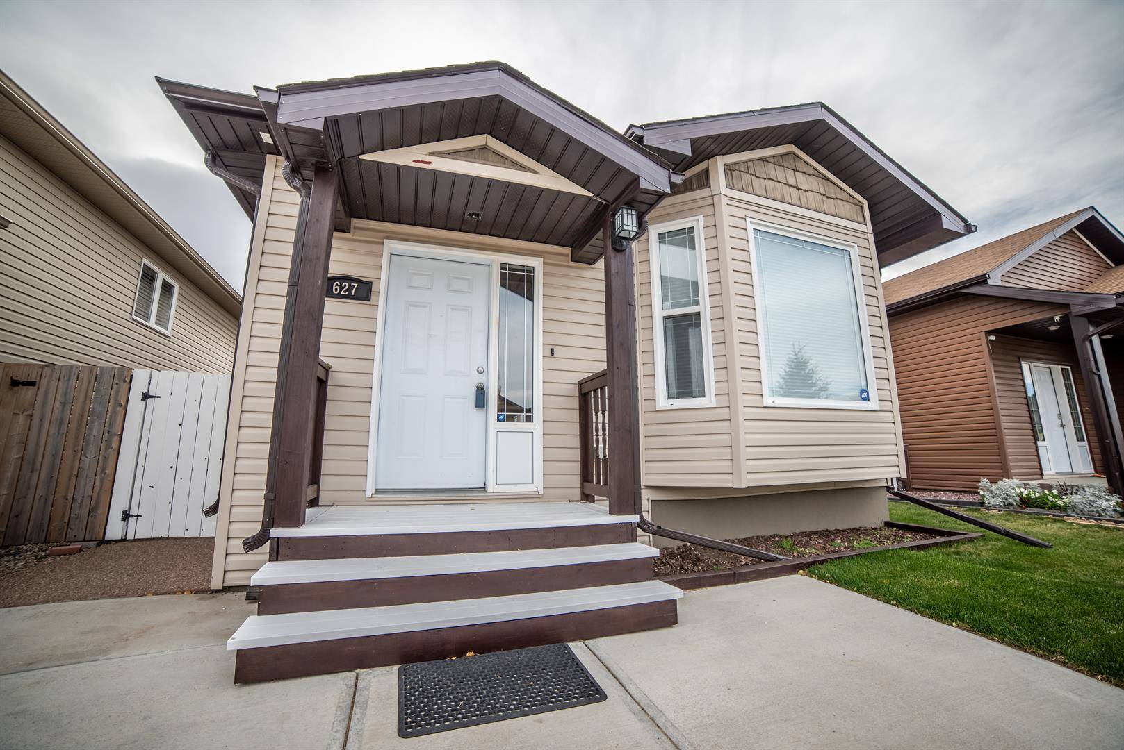 Coaldale, AB T1M 0B9,627 Parkside DR