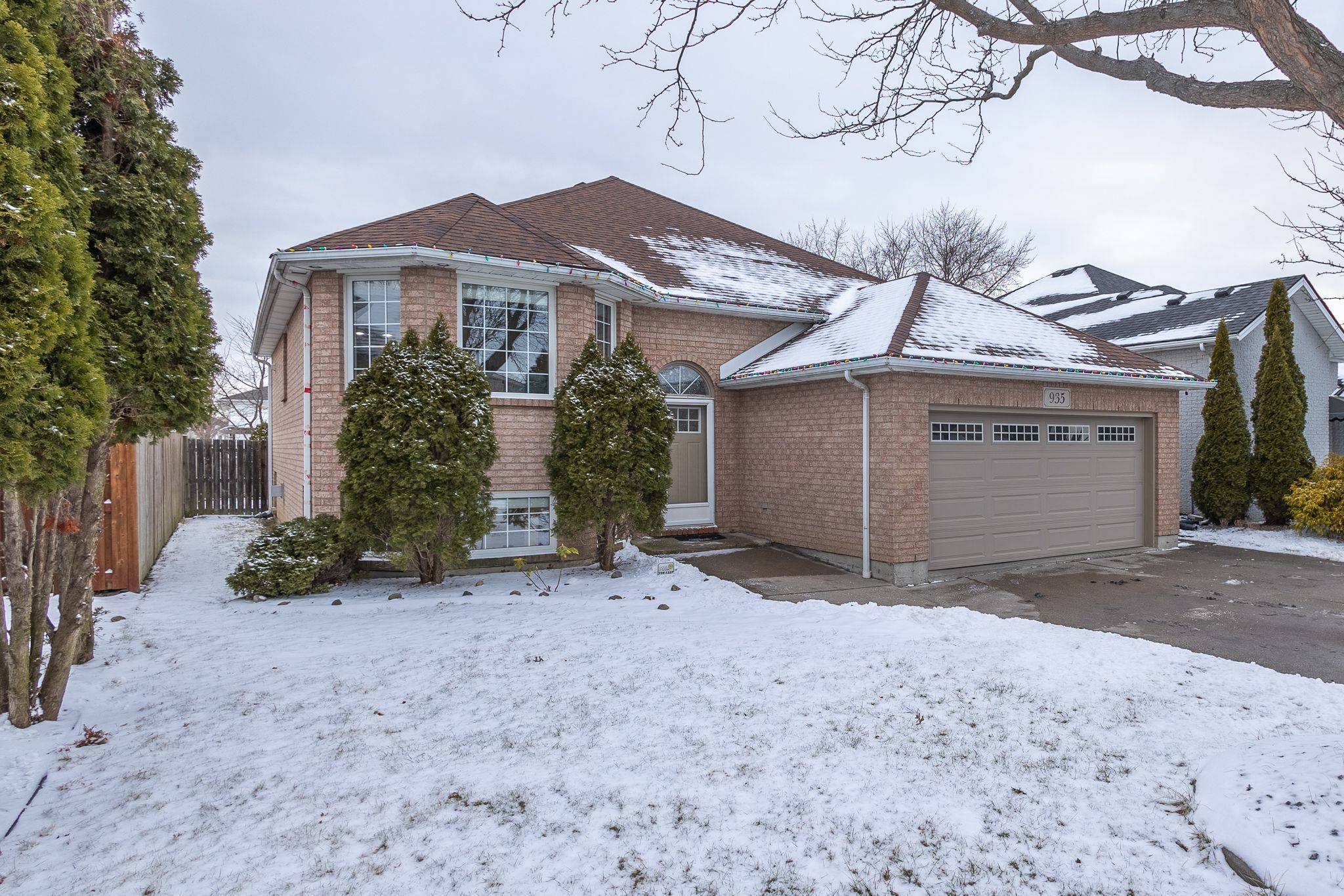 Windsor, ON N8P 1K5,935 Rendezvous DR