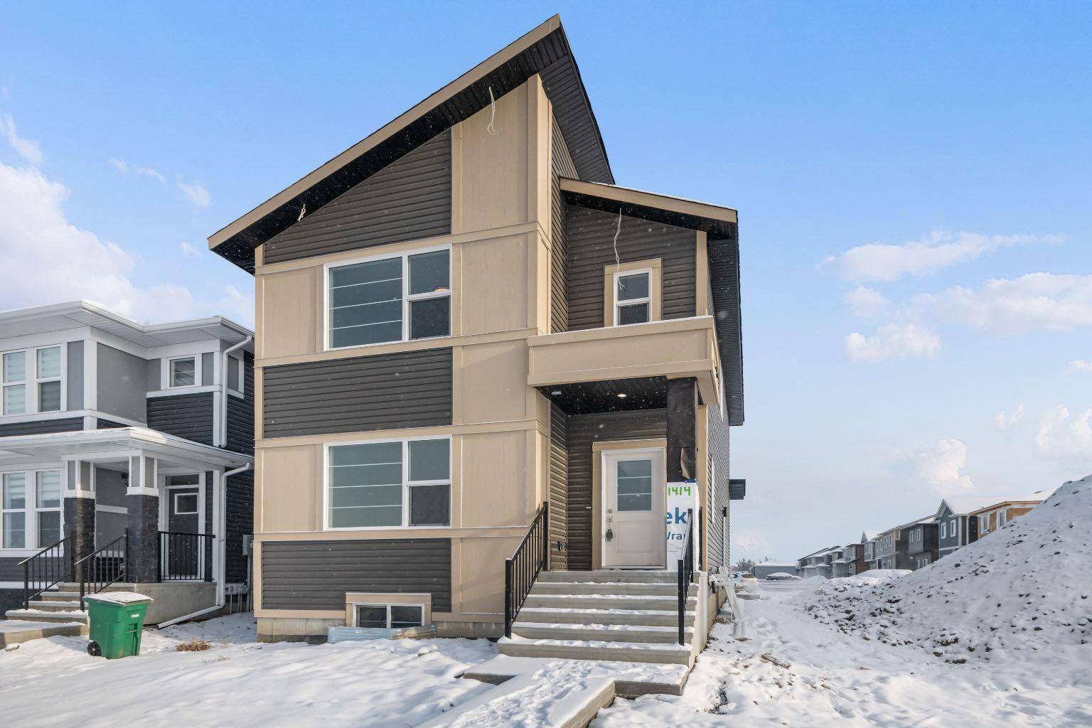 Airdrie, AB T4B5K9,1414 Midtown Link SW