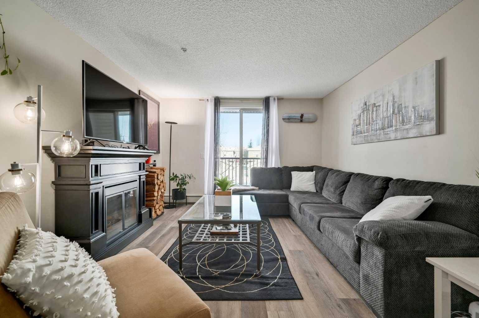 Calgary, AB T3K 5J8,9 Country Village Bay NE #204