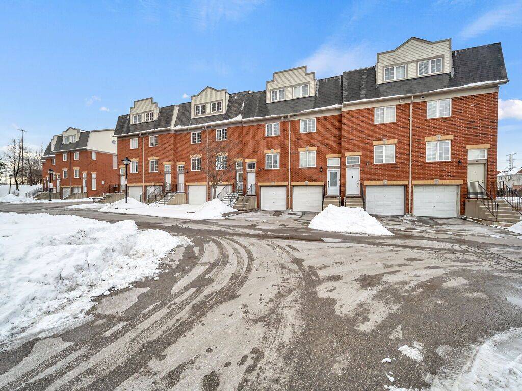 Pickering, ON L1V 6Z5,1623 Pickering Pkwy #12