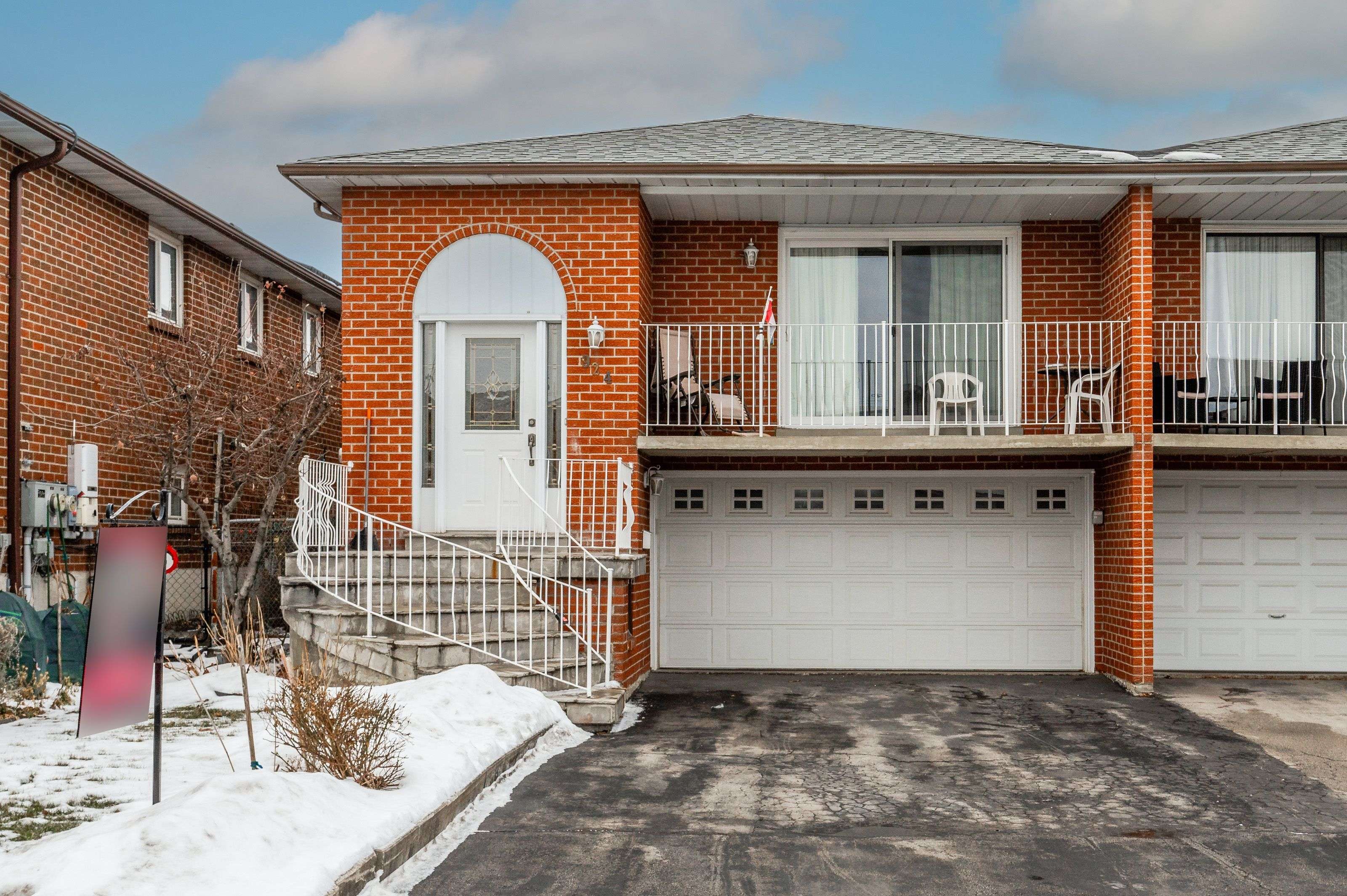 Mississauga, ON L4W 3S7,924 Lovingston CRES