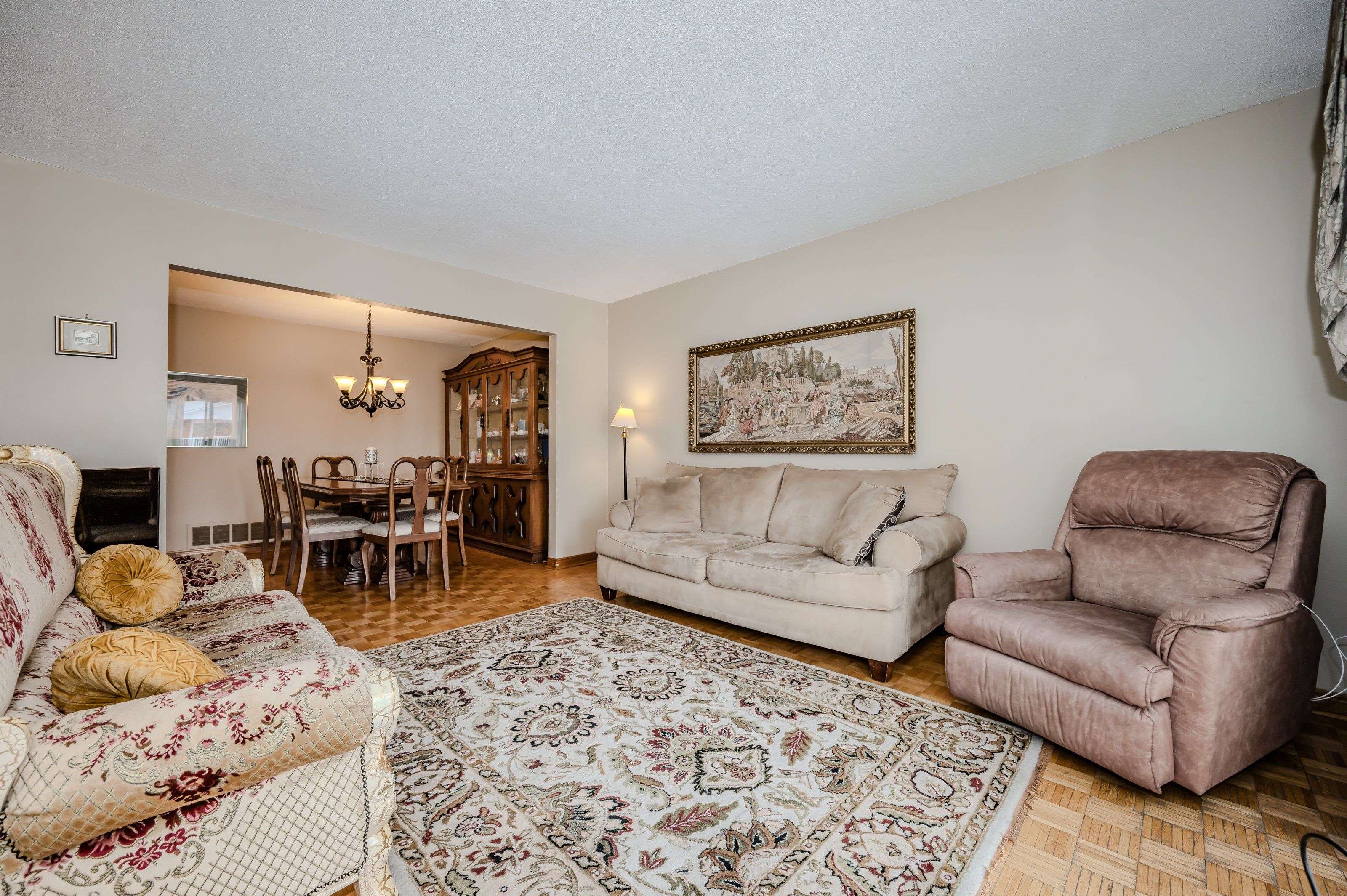 Mississauga, ON L4W 3S7,924 Lovingston CRES