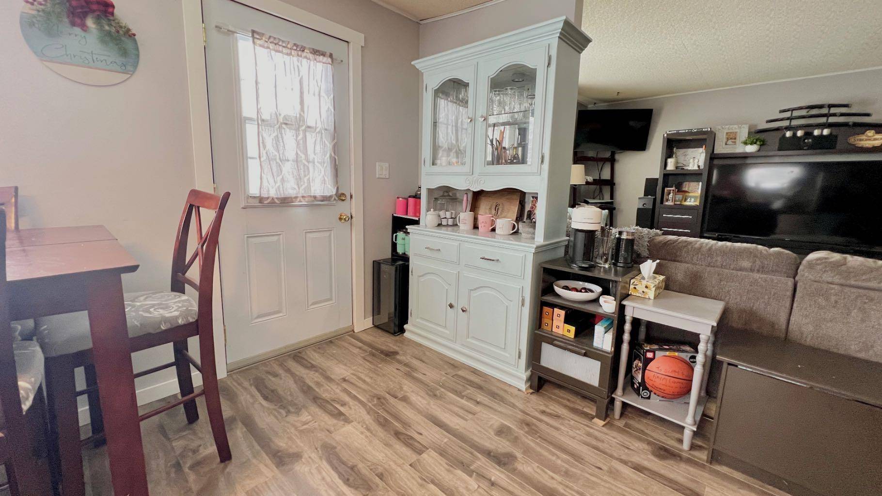 Hanna, AB T0J 1P0,326 6th Ave E