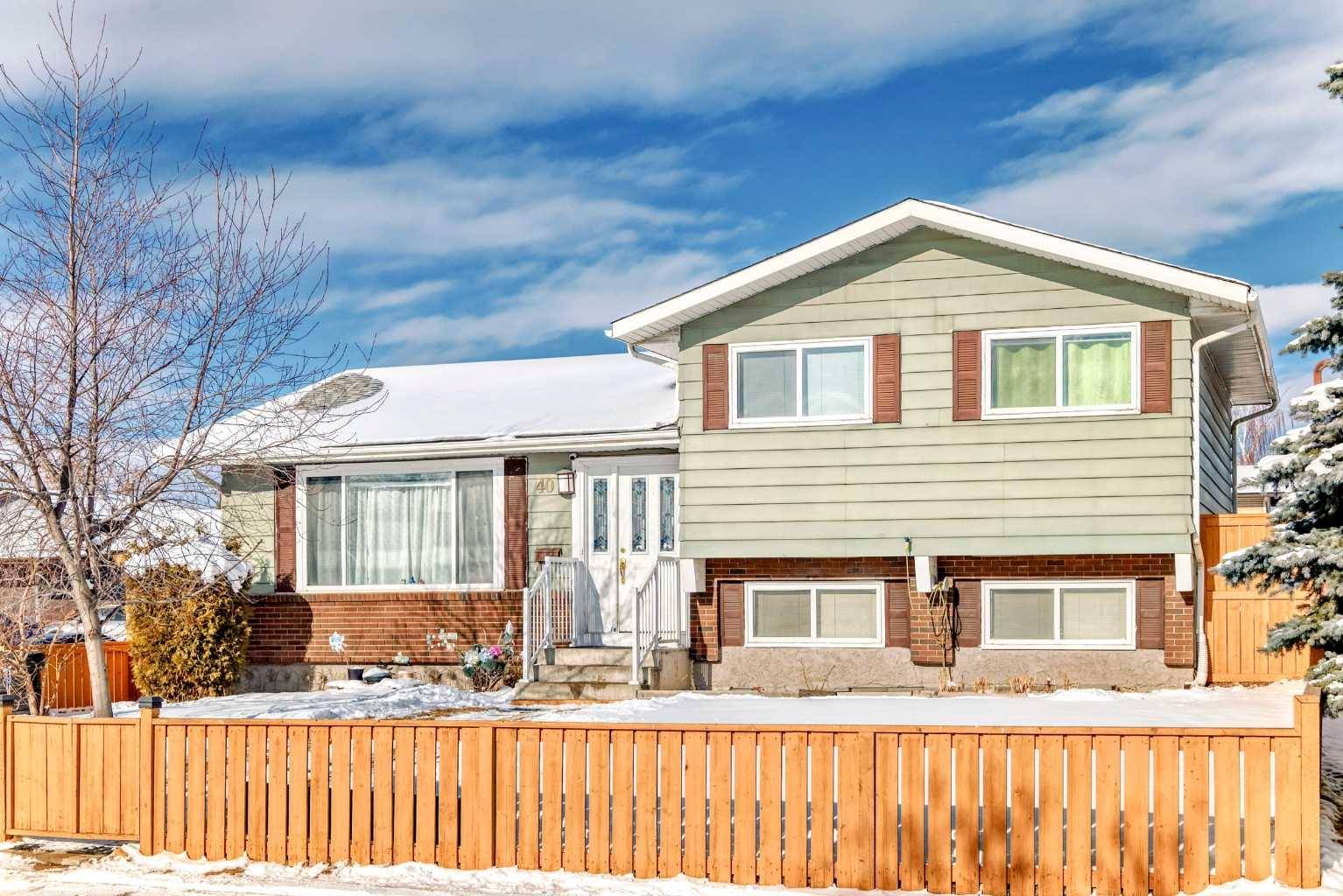 Calgary, AB T1Y 4H7,40 Whitman CRES NE