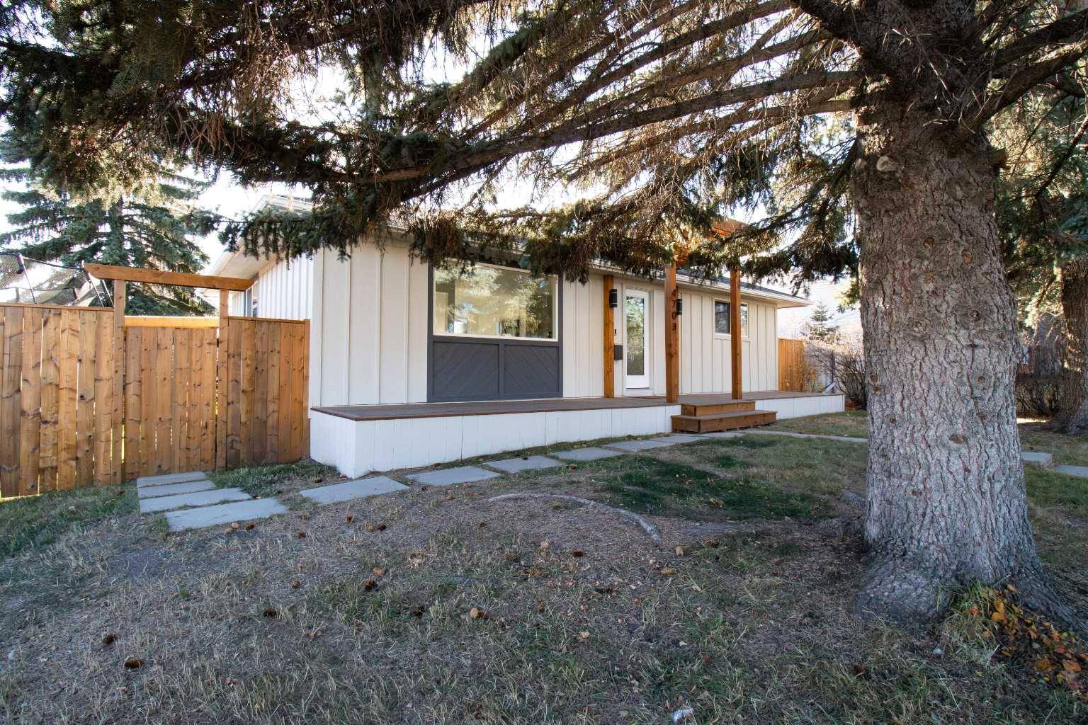 Calgary, AB T3E 0R3,4703 26 AVE SW