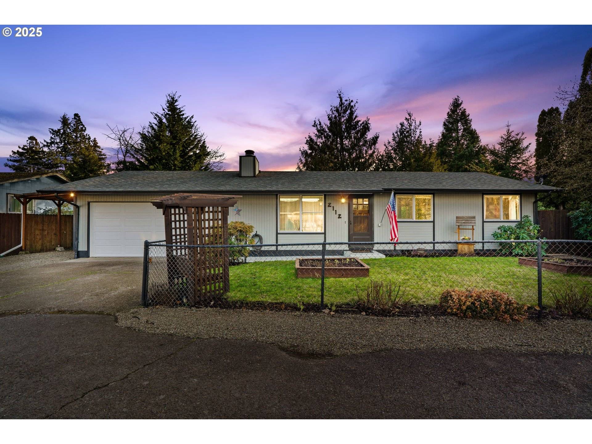 Eugene, OR 97402,2112 W IRWIN WAY