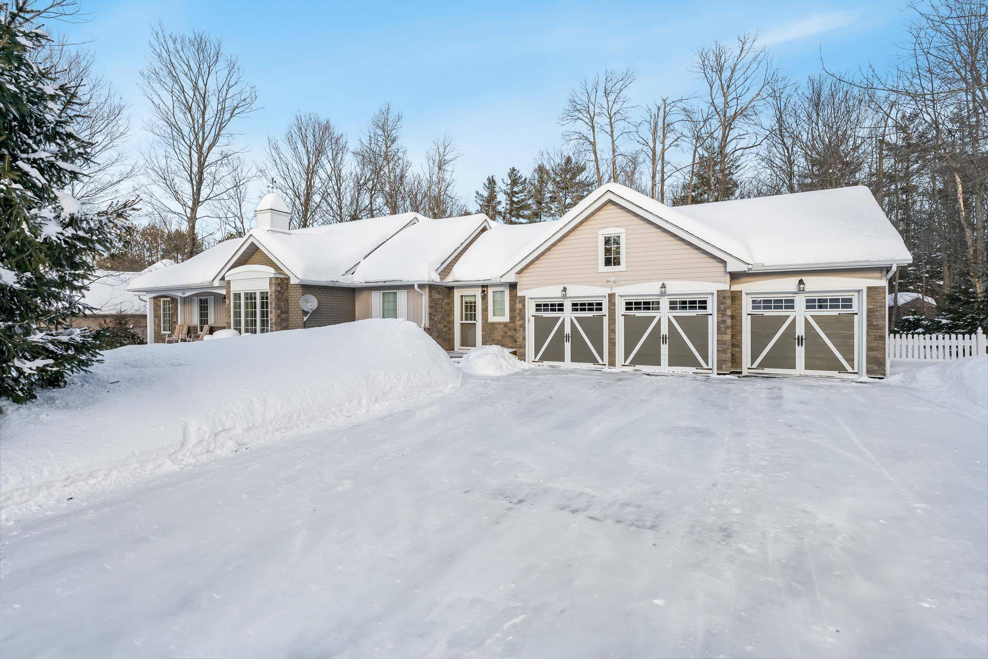 Penetanguishene, ON L9M 1Z6,220 Gilwood Park DR