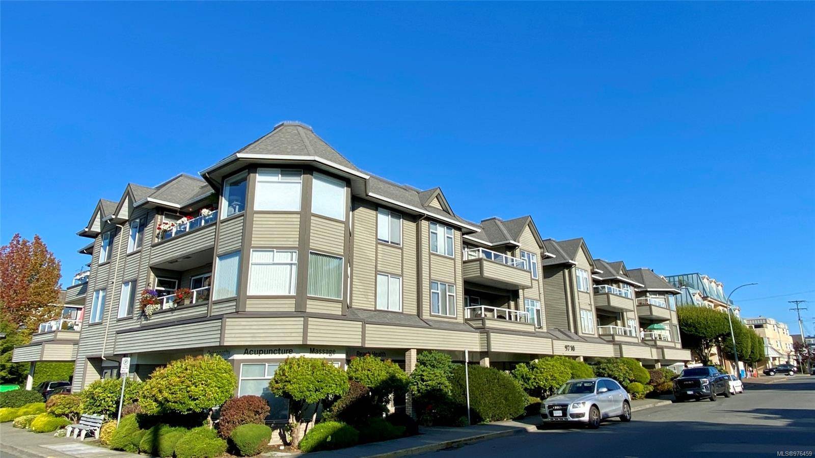 Sidney, BC V8L 3C4,9710 Second St #203