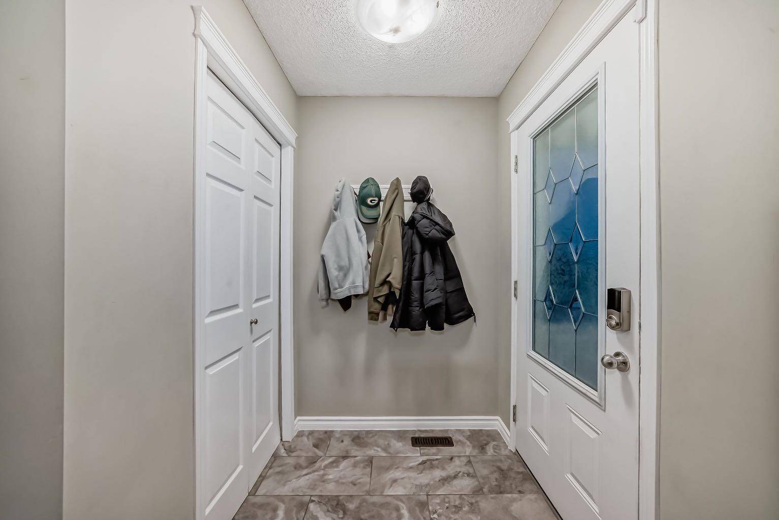 Calgary, AB T2Z 4P4,34 Prestwick PL SE