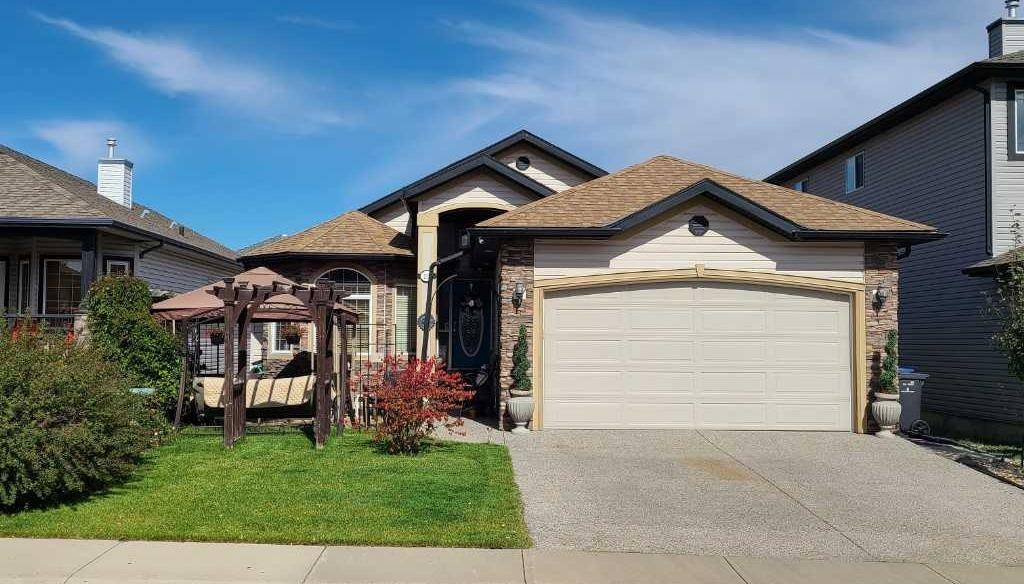 Chestermere, AB T1X1V4,212 Cove WAY