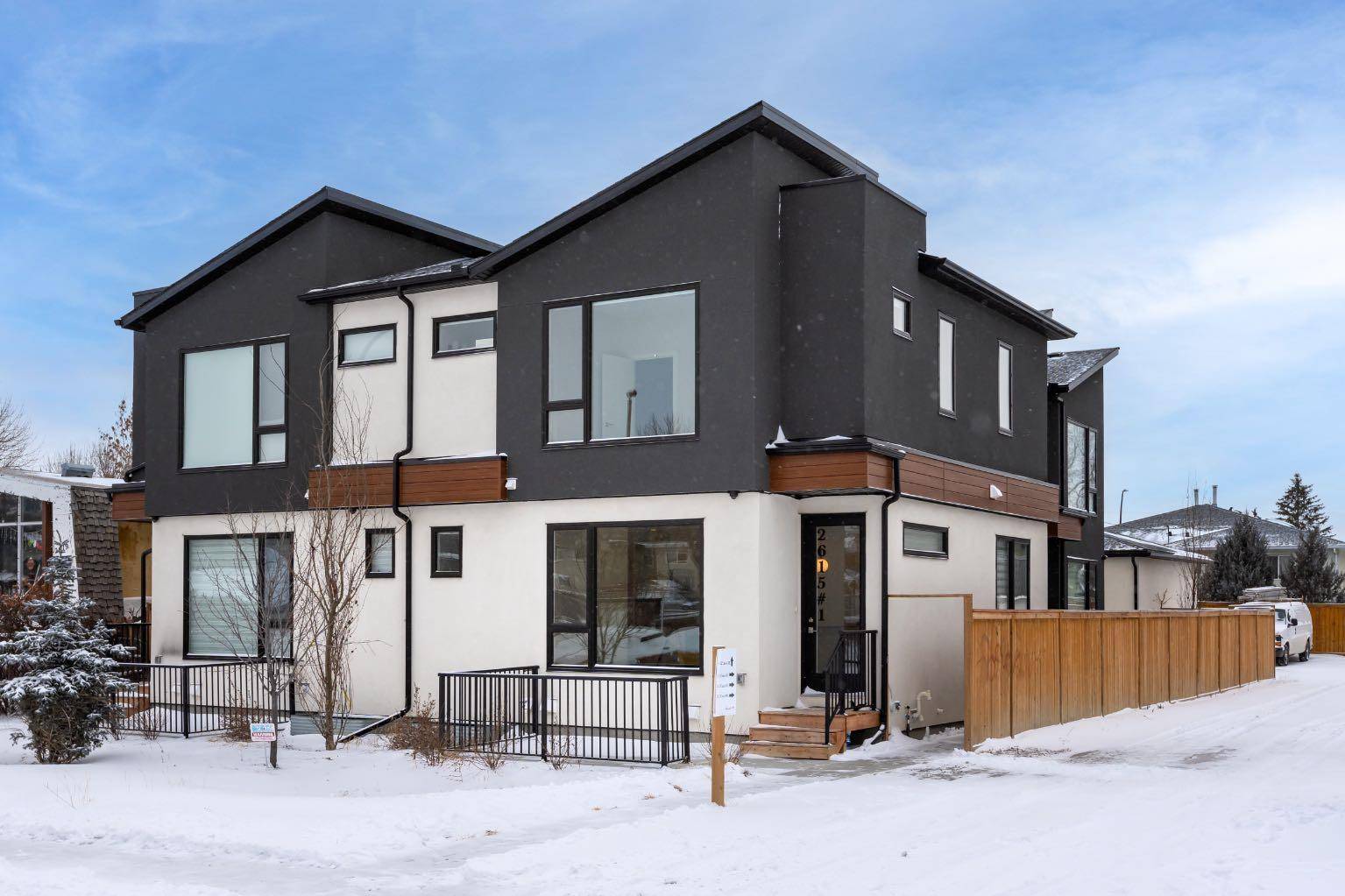 Calgary, AB T2A0G1,2615 12 AVE SE #1