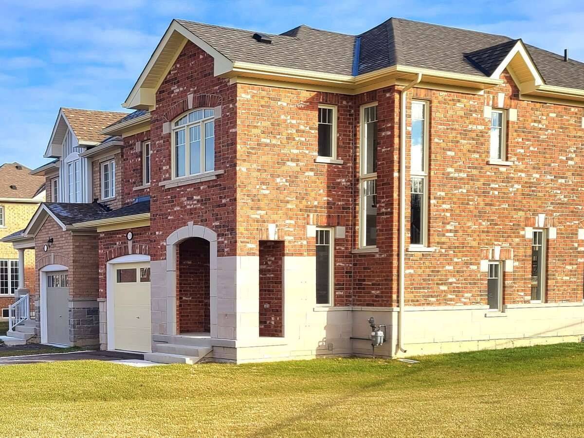 Newmarket, ON L3X 2N1,359 Rita's AVE