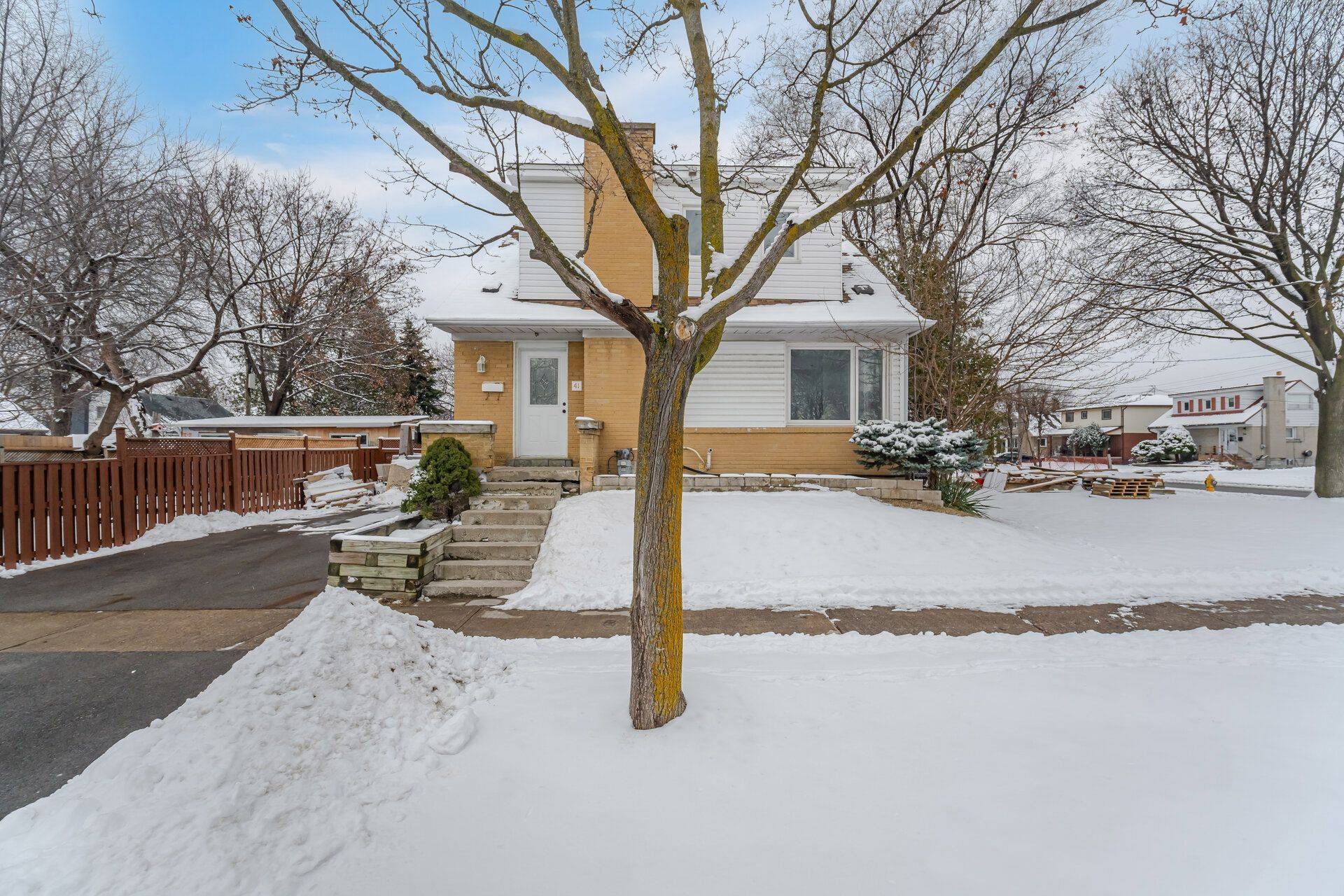 Toronto W10, ON M9W 2B8,41 Tofield CRES