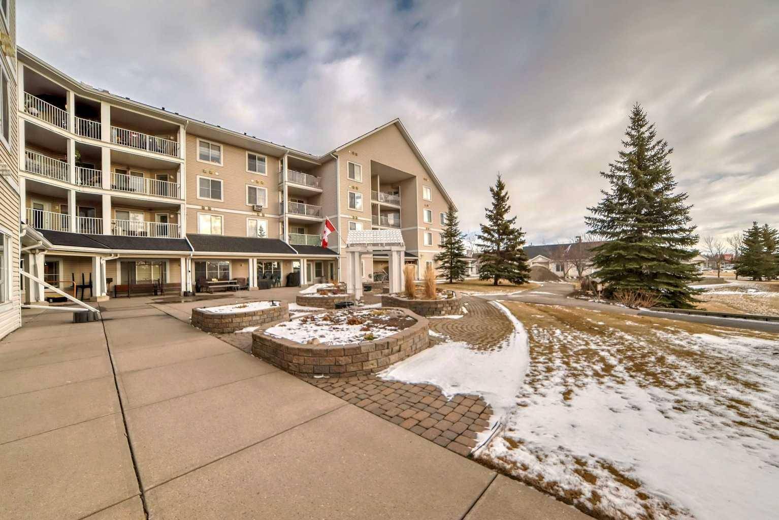 Airdrie, AB T4B 2M5,305 1 AVE NW #402